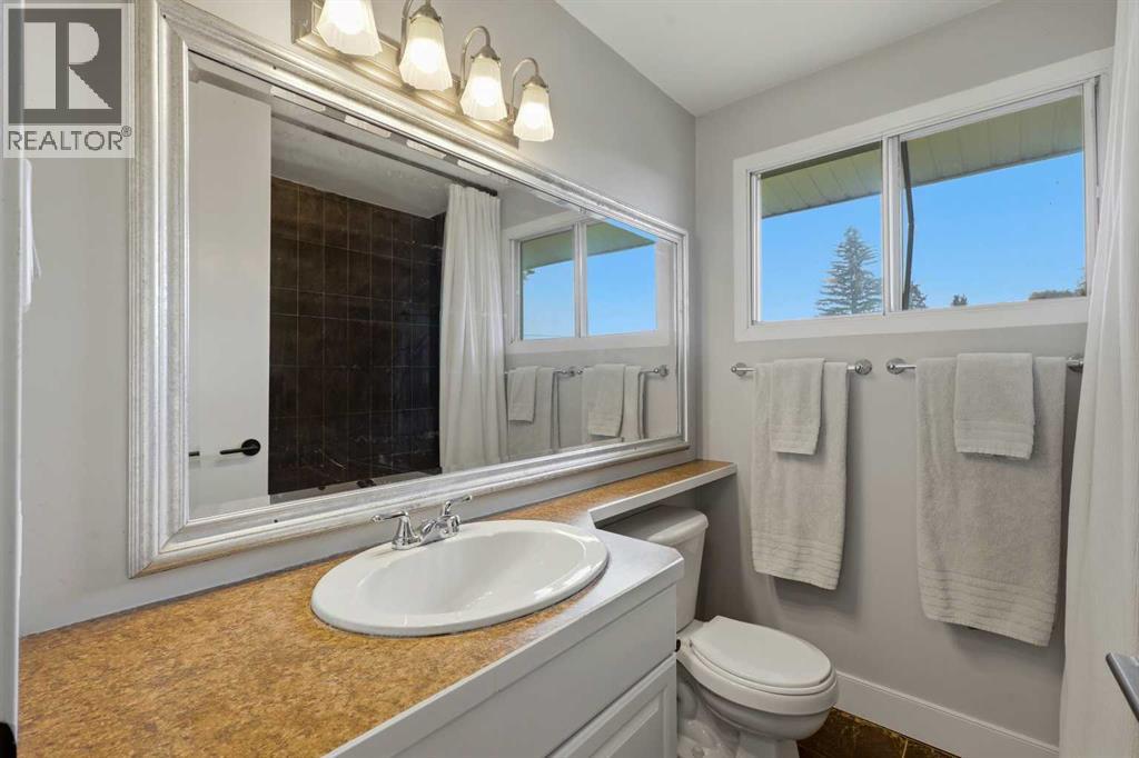 2516 63 Avenue SW, Calgary, Alberta  T3E 5J5 - Photo 21 - A2324720
