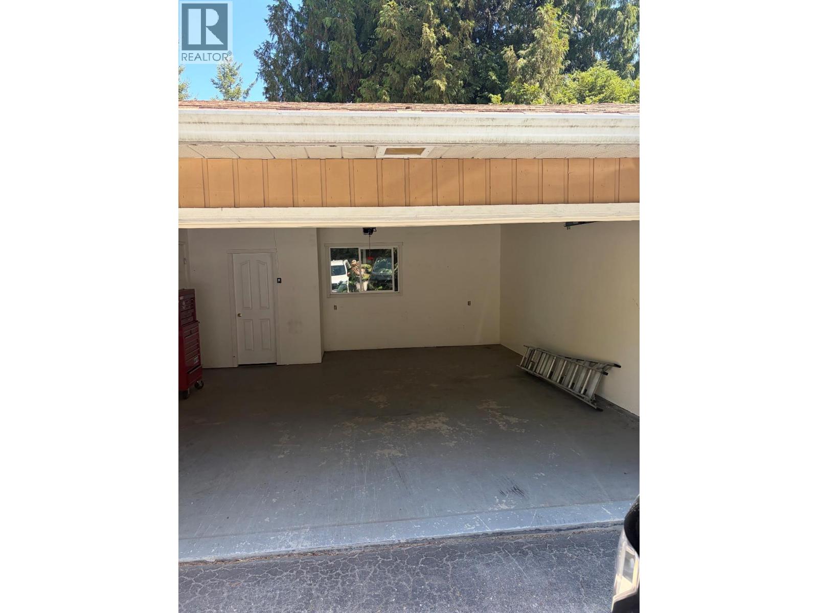 2421 12th Avenue, Castlegar, British Columbia  V1N 4A9 - Photo 2 - 10380279