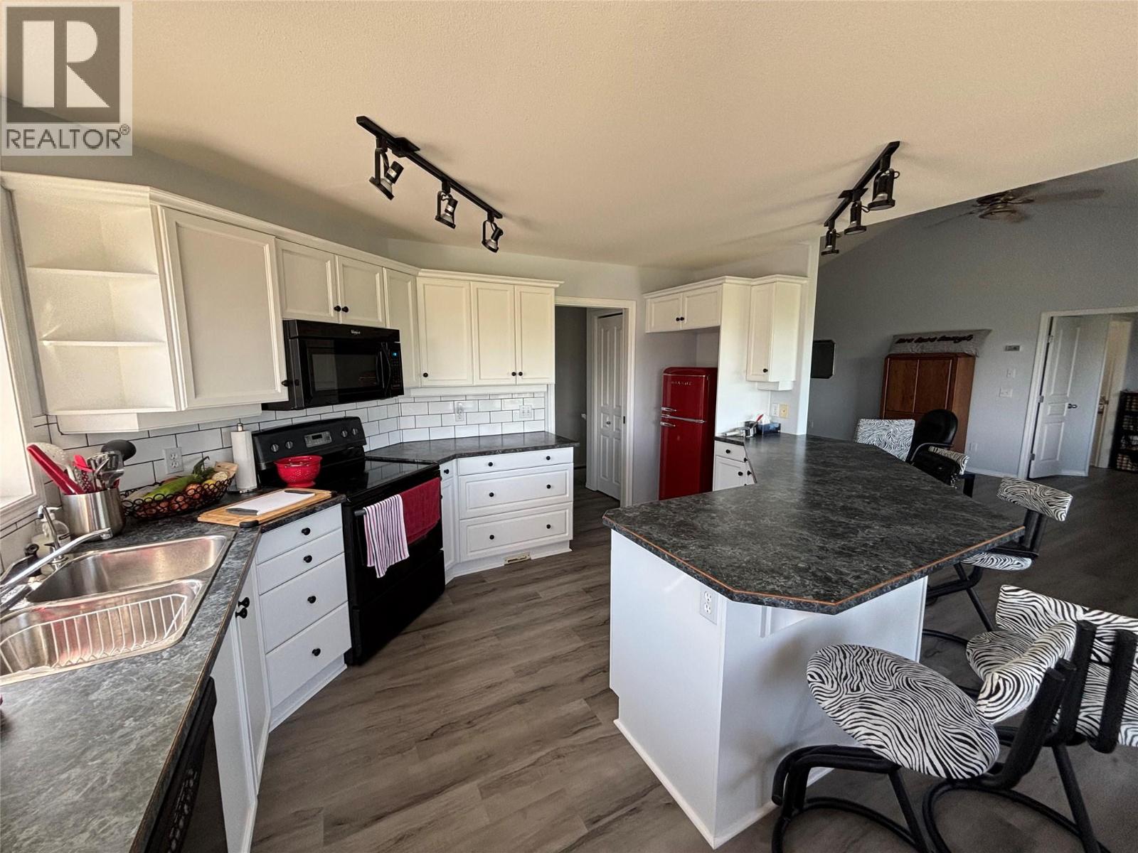 2272 Shannon Hills Drive West Kelowna Photo 8 2272 Shannon Hills Drive West Kelowna Photo 8