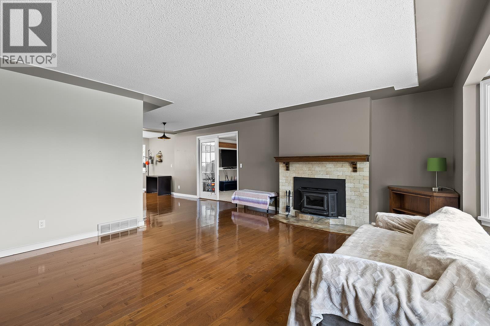951 Montcalm Drive, Kelowna, British Columbia  V1Y 3M8 - Photo 4 - 10394576