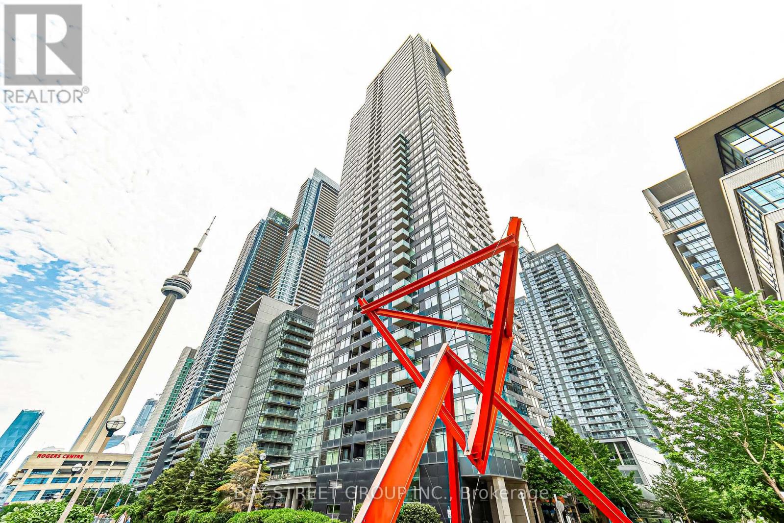 <div class="slider-price">$690,000</div><p>816 - 25 Telegram Mews, Toronto, Ontario</p>