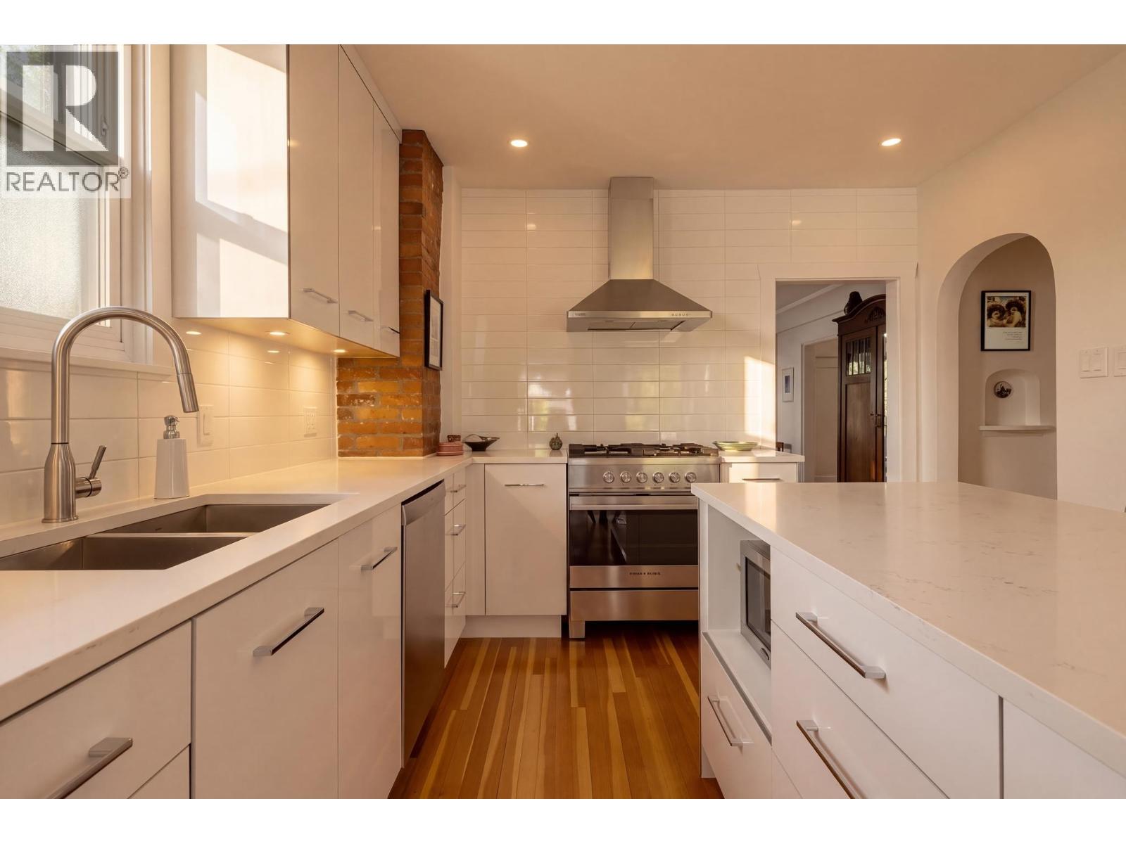 1955 E 8th Avenue, Vancouver, British Columbia  V5N 1T9 - Photo 11 - R3152429