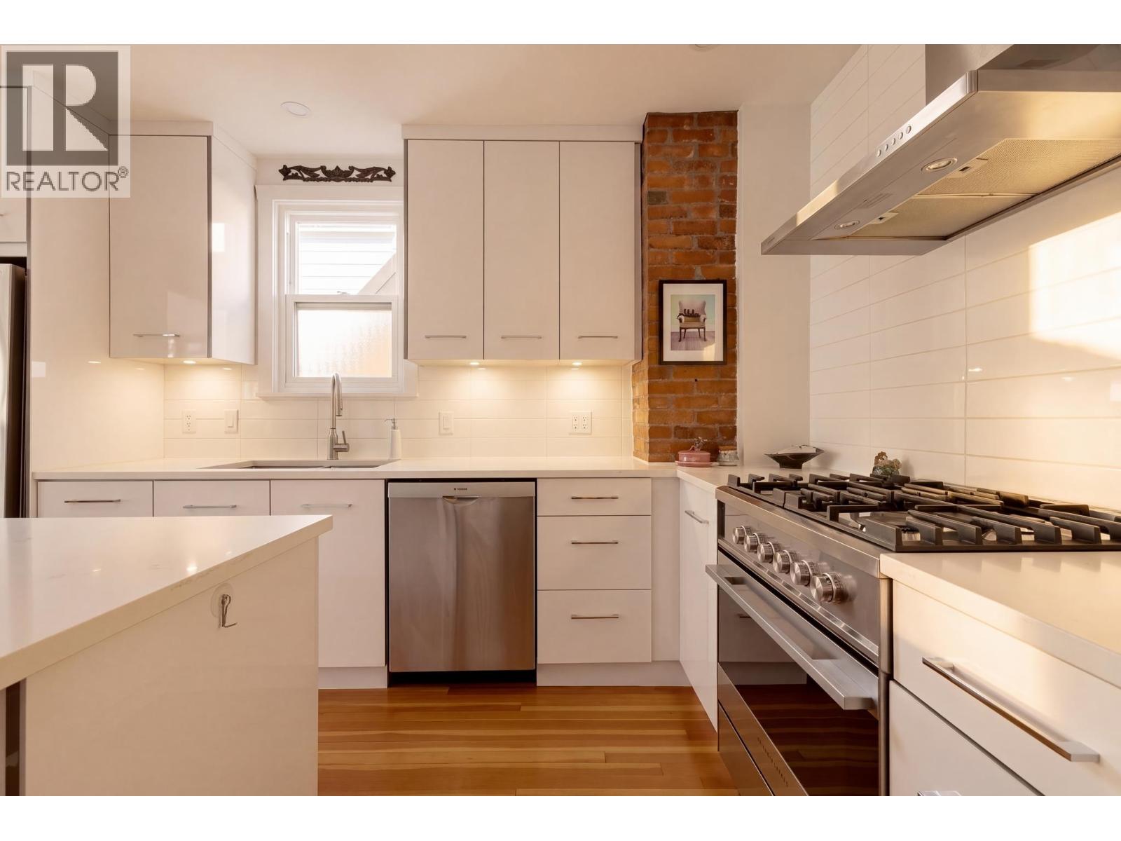 1955 E 8th Avenue, Vancouver, British Columbia  V5N 1T9 - Photo 9 - R3152429