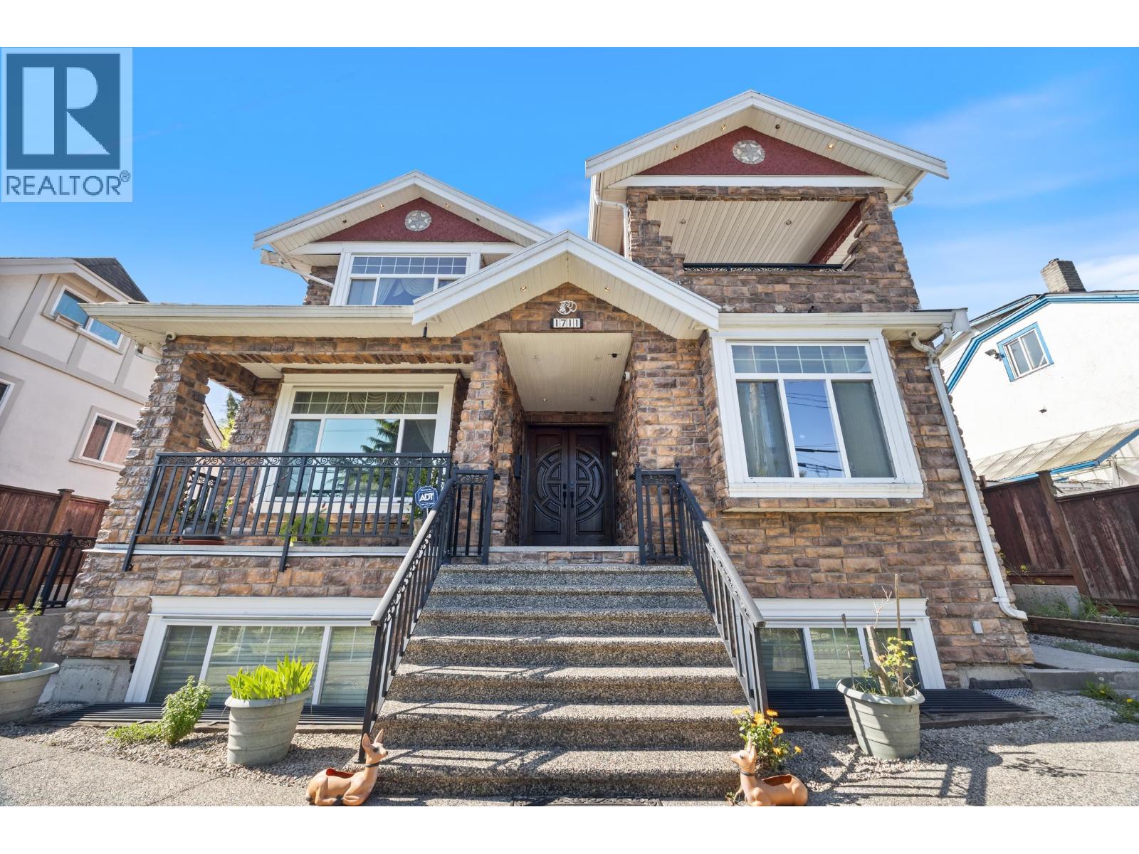 1711 SIXTH AVENUE, New Westminster, British Columbia