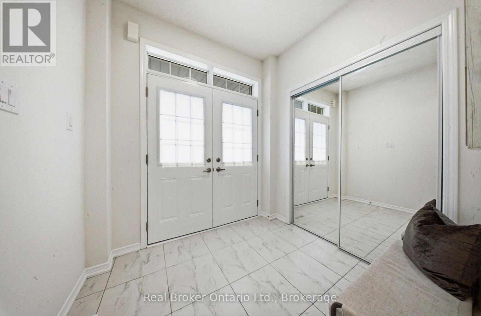 109 Longboat Run, Brantford, Ontario  N3T 0R8 - Photo 3 - X13636898