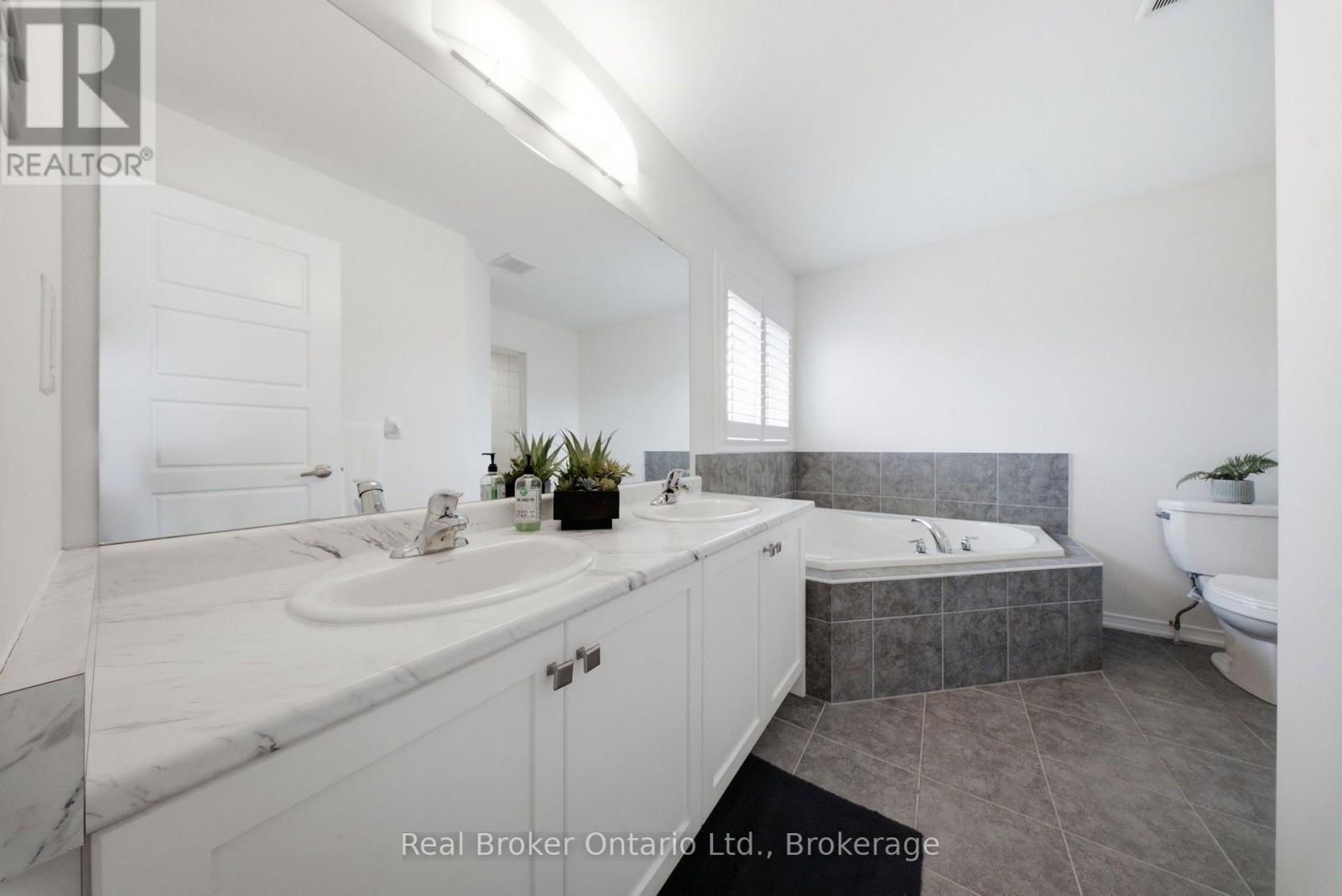 109 Longboat Run, Brantford, Ontario  N3T 0R8 - Photo 32 - X13636898