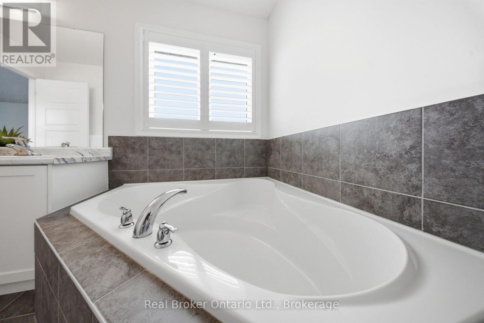 109 Longboat Run, Brantford, Ontario  N3T 0R8 - Photo 34 - X13636898