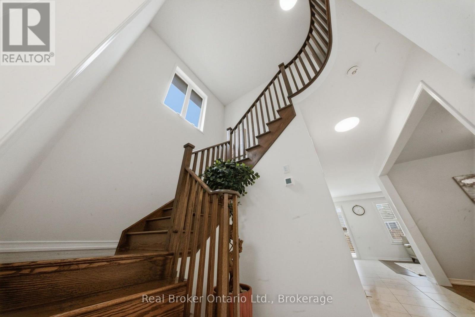 109 Longboat Run, Brantford, Ontario  N3T 0R8 - Photo 4 - X13636898