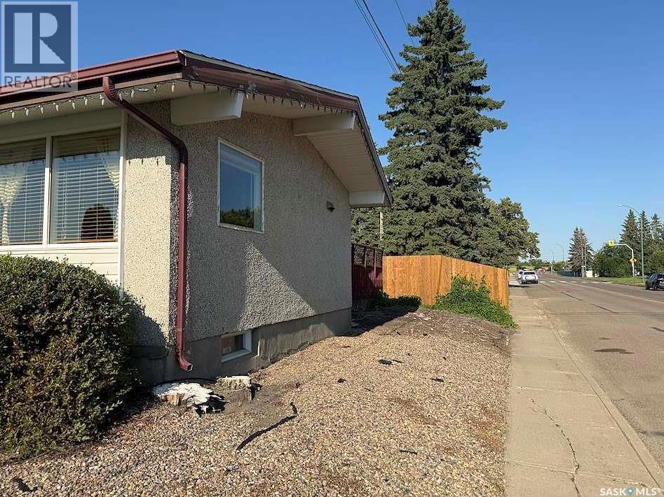 1302 112th Street, North Battleford, Saskatchewan  S9A 2L7 - Photo 3 - SK044487