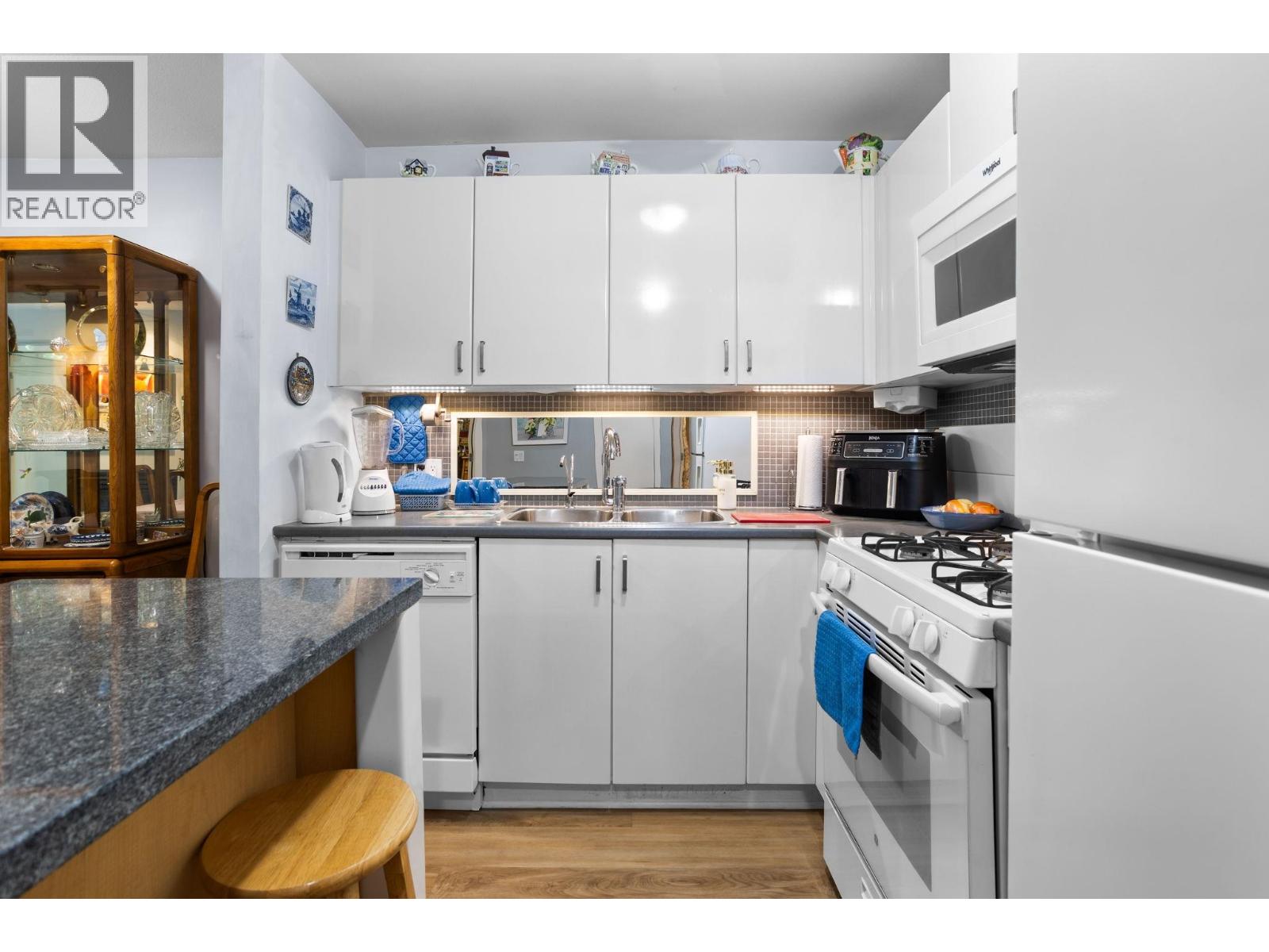 205 175 W 1st Street, North Vancouver, British Columbia  V7M 3N9 - Photo 13 - R3152326