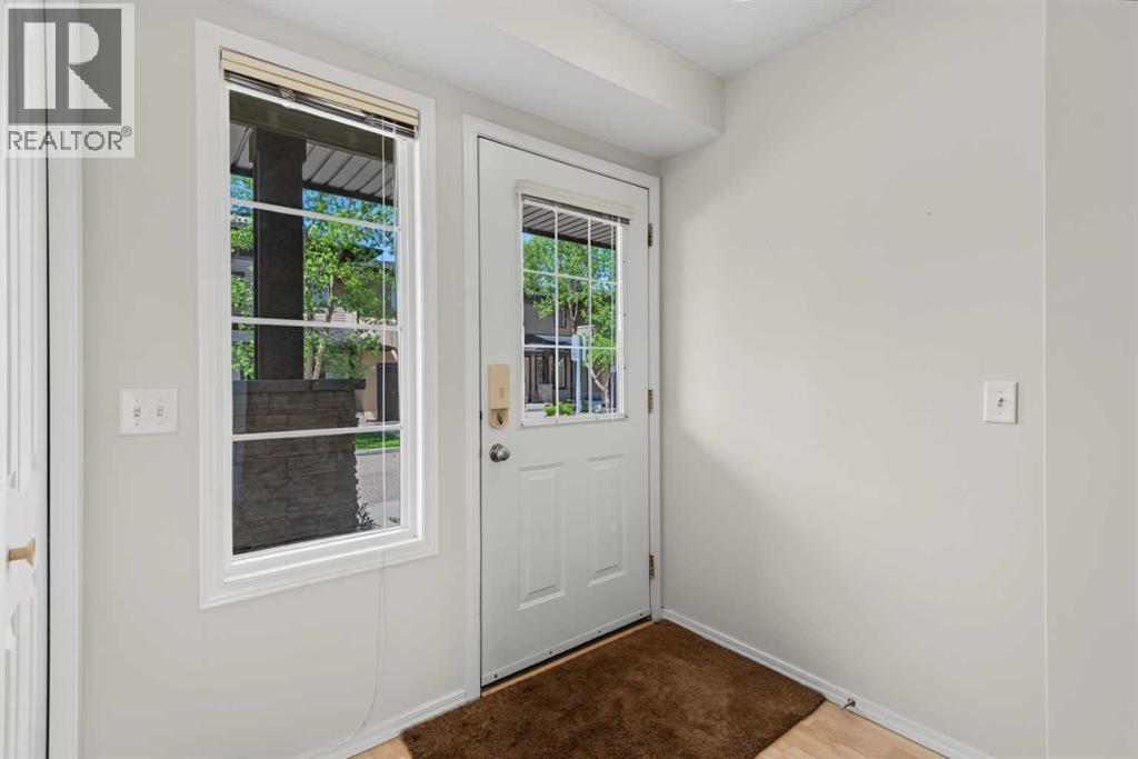 34 Eversyde Common SW, Calgary, Alberta  T2Y 4Z7 - Photo 2 - A2333689