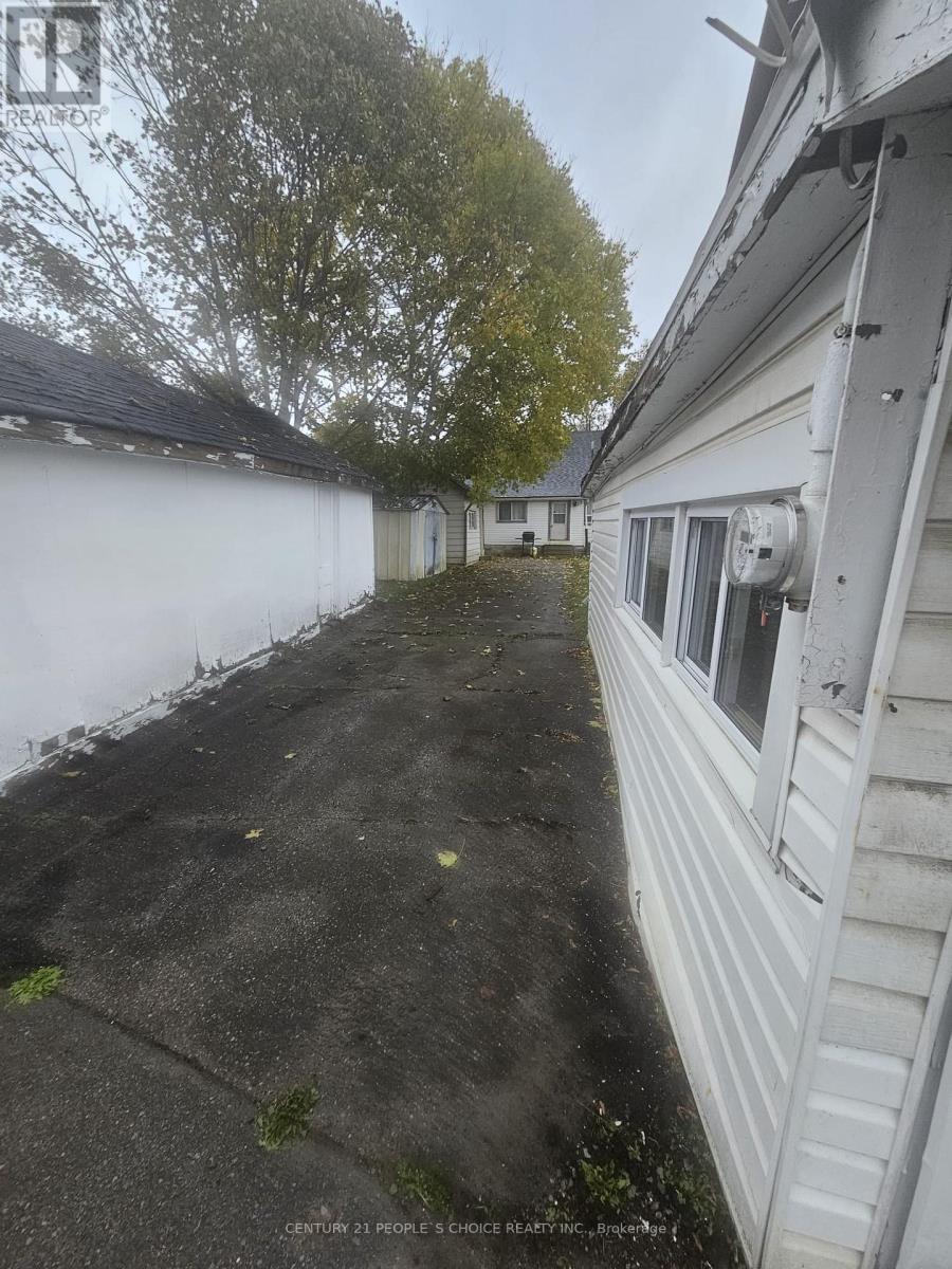71 Queen St & 70 King Street, Kawartha Lakes, Ontario K9V 1G5 - Photo 8 - X12850092