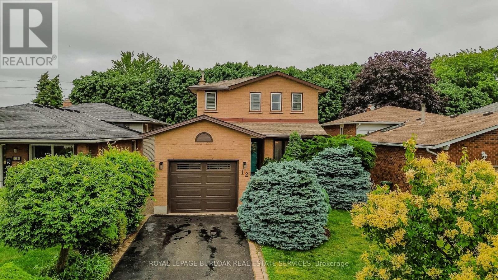12 BRANTHAVEN DRIVE, Hamilton, Ontario