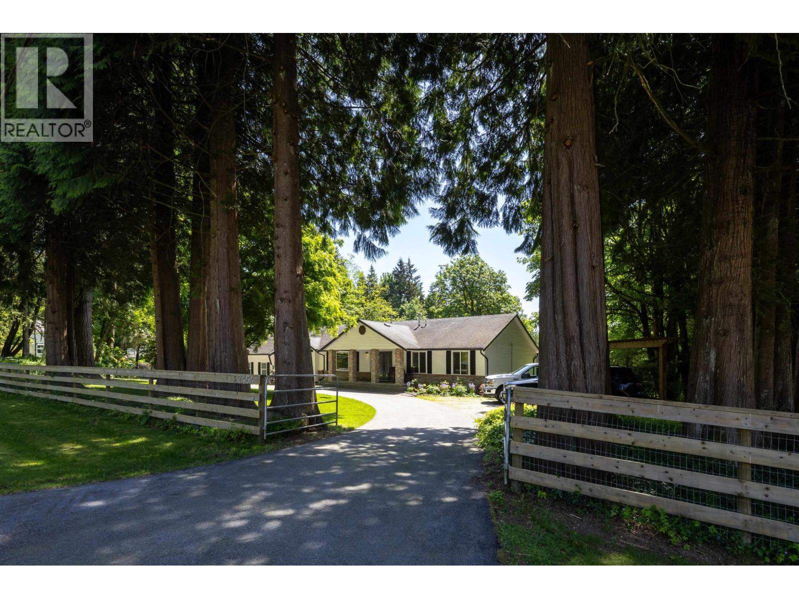 27454 110 Avenue, Maple Ridge, British Columbia V2W 1P5 - Photo 2 - R3132193