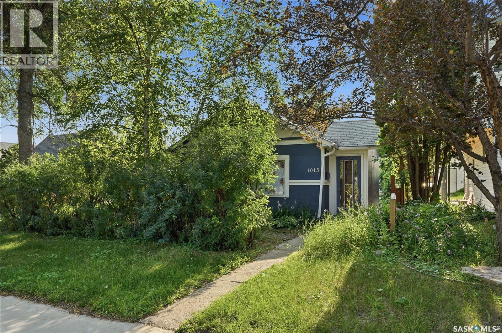 1015 J Avenue N, Saskatoon, Saskatchewan  S7L 2L3 - Photo 1 - SK044494