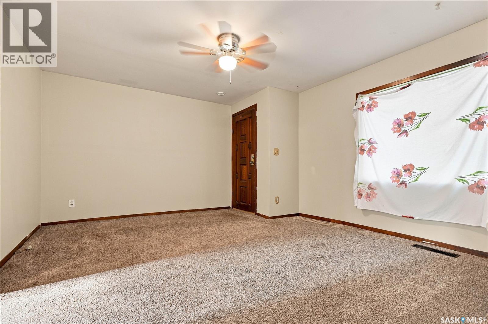 1015 J Avenue N, Saskatoon, Saskatchewan  S7L 2L3 - Photo 7 - SK044494