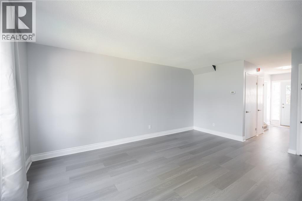405 Cardiff Place, Sarnia, Ontario  N7S 4C7 - Photo 6 - 26018611