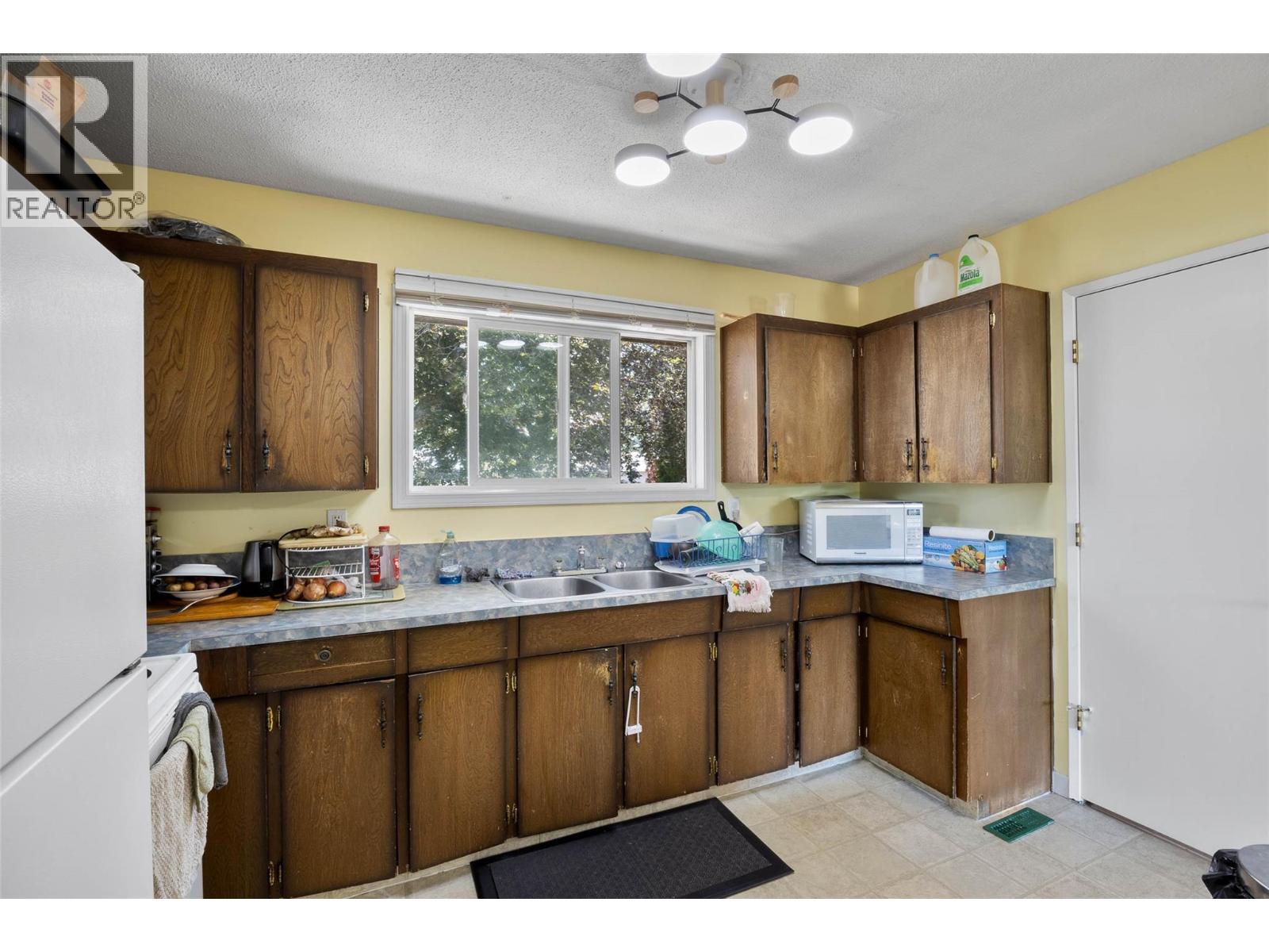 1160 Kemano Street, Kamloops, British Columbia  V2B 7M2 - Photo 10 - 10396765