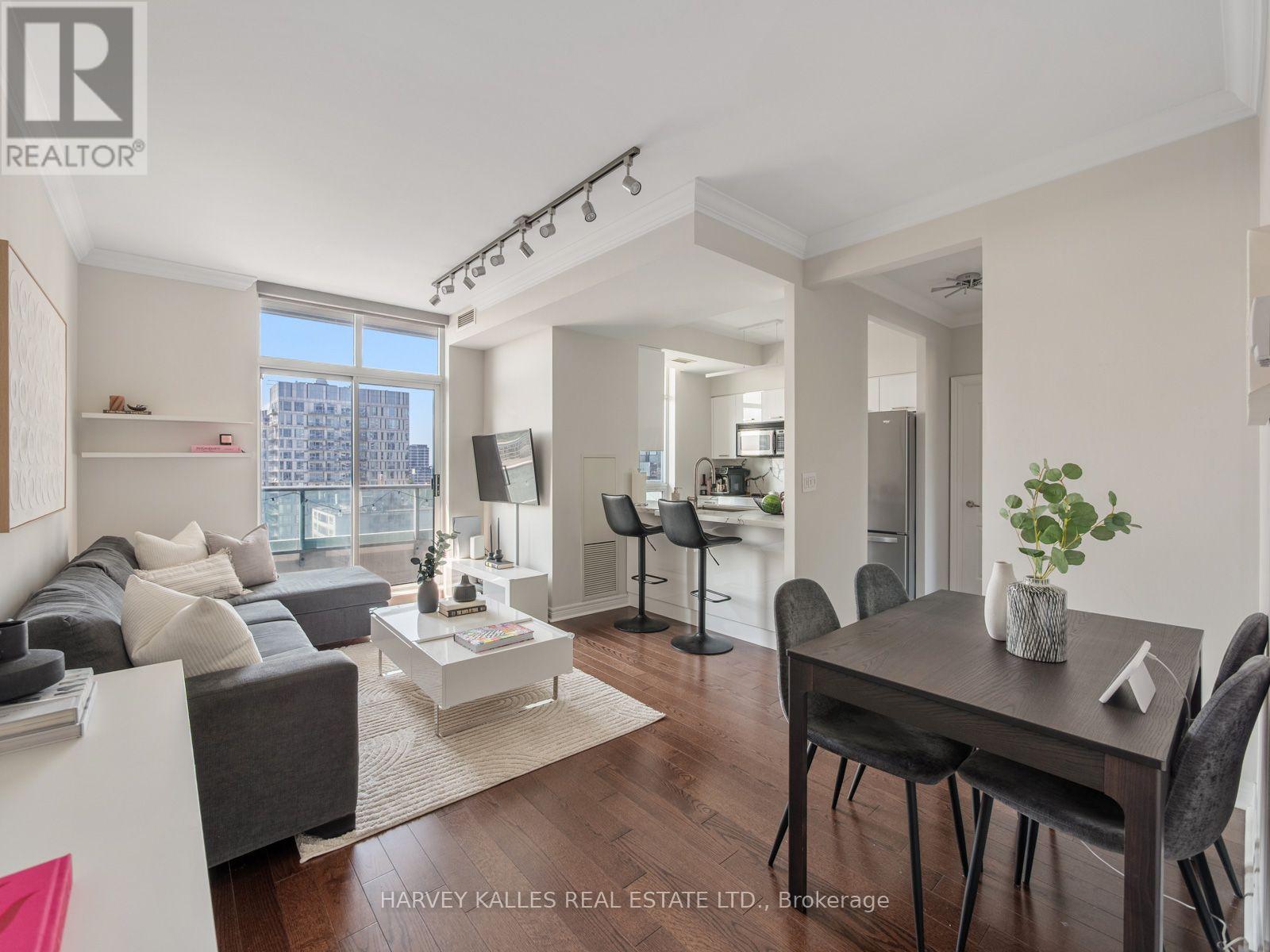 <div class="slider-price">$799,000</div><p>Ph303 - 212 Eglinton Avenue E, Toronto, Ontario</p>