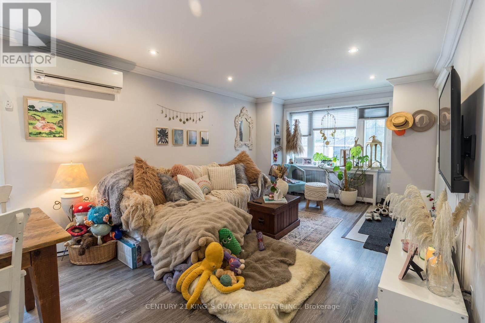 301 Cleveland Street, Toronto, Ontario M4S 2W7 - Photo 4 - C13637024