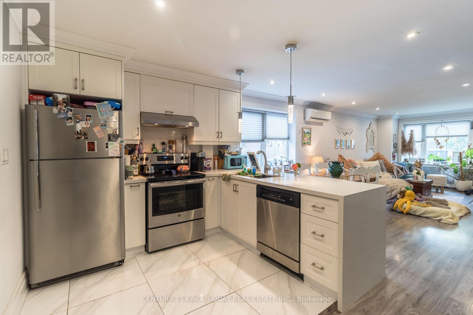 301 Cleveland Street, Toronto, Ontario  M4S 2W7 - Photo 9 - C13637110