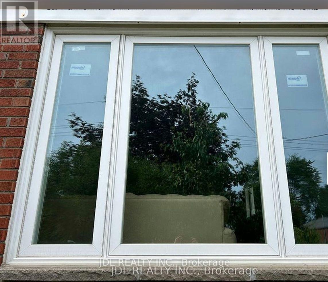 THREE BEDROOMS MAIN FLOOR - 8 HIGHWOOD  AVE AVENUE