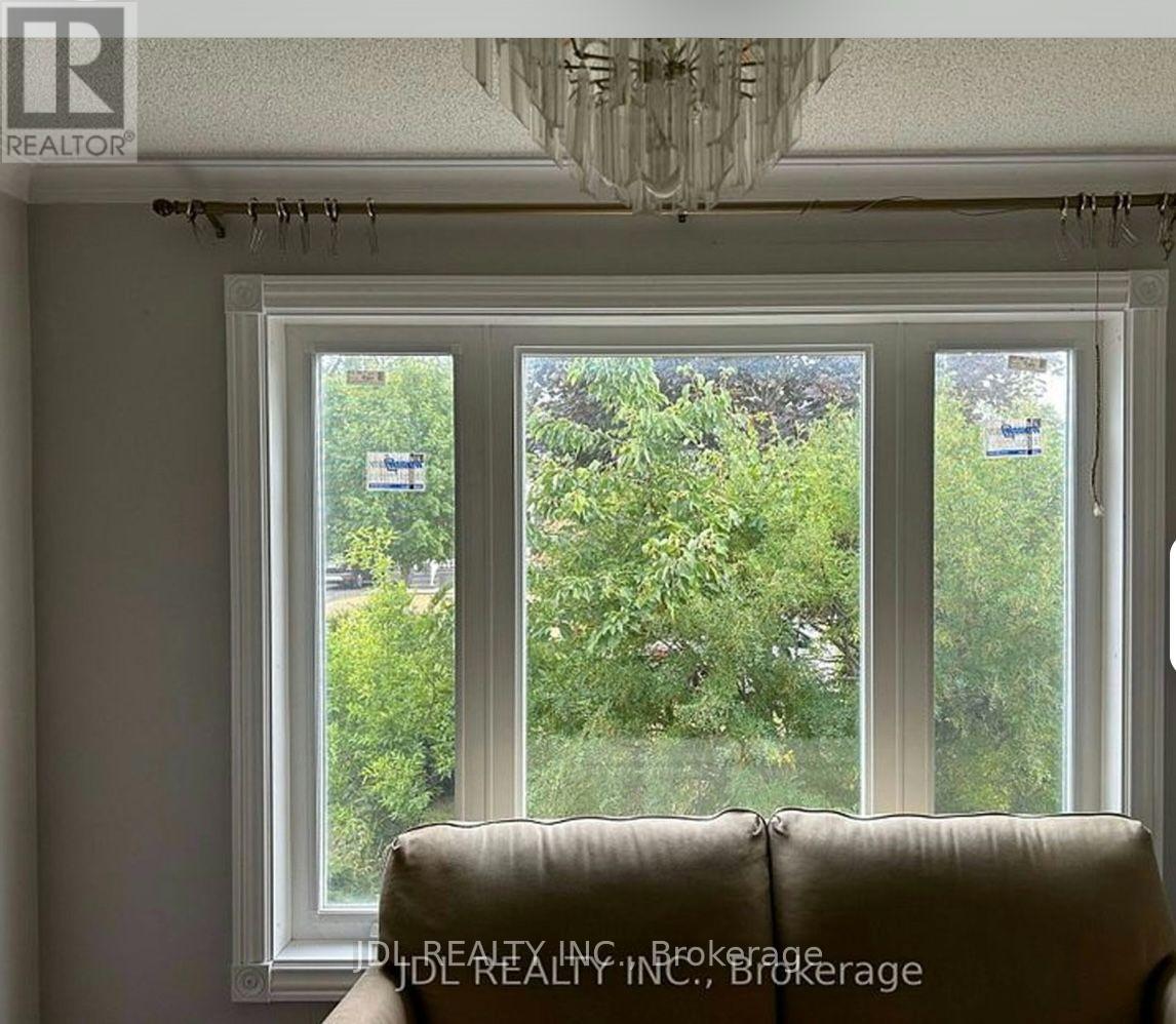 Three Bedrooms Main Floor - 8 Highwood Ave Avenue, Toronto, Ontario M1R 2E4 - Photo 3 - E13637080