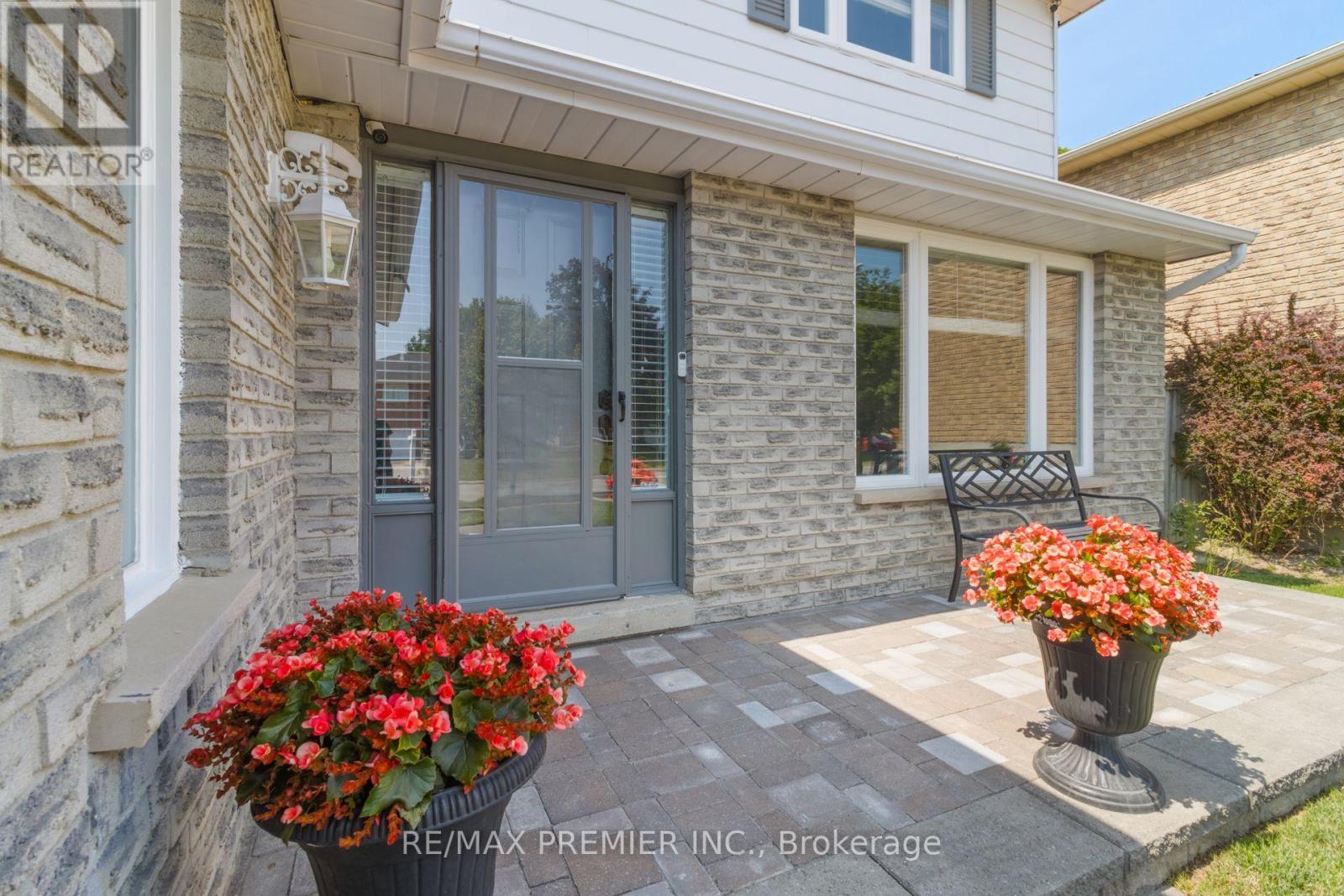 426 Maple Grove Avenue, Bradford West Gwillimbury, Ontario  L3Z 2V4 - Photo 2 - N13636968