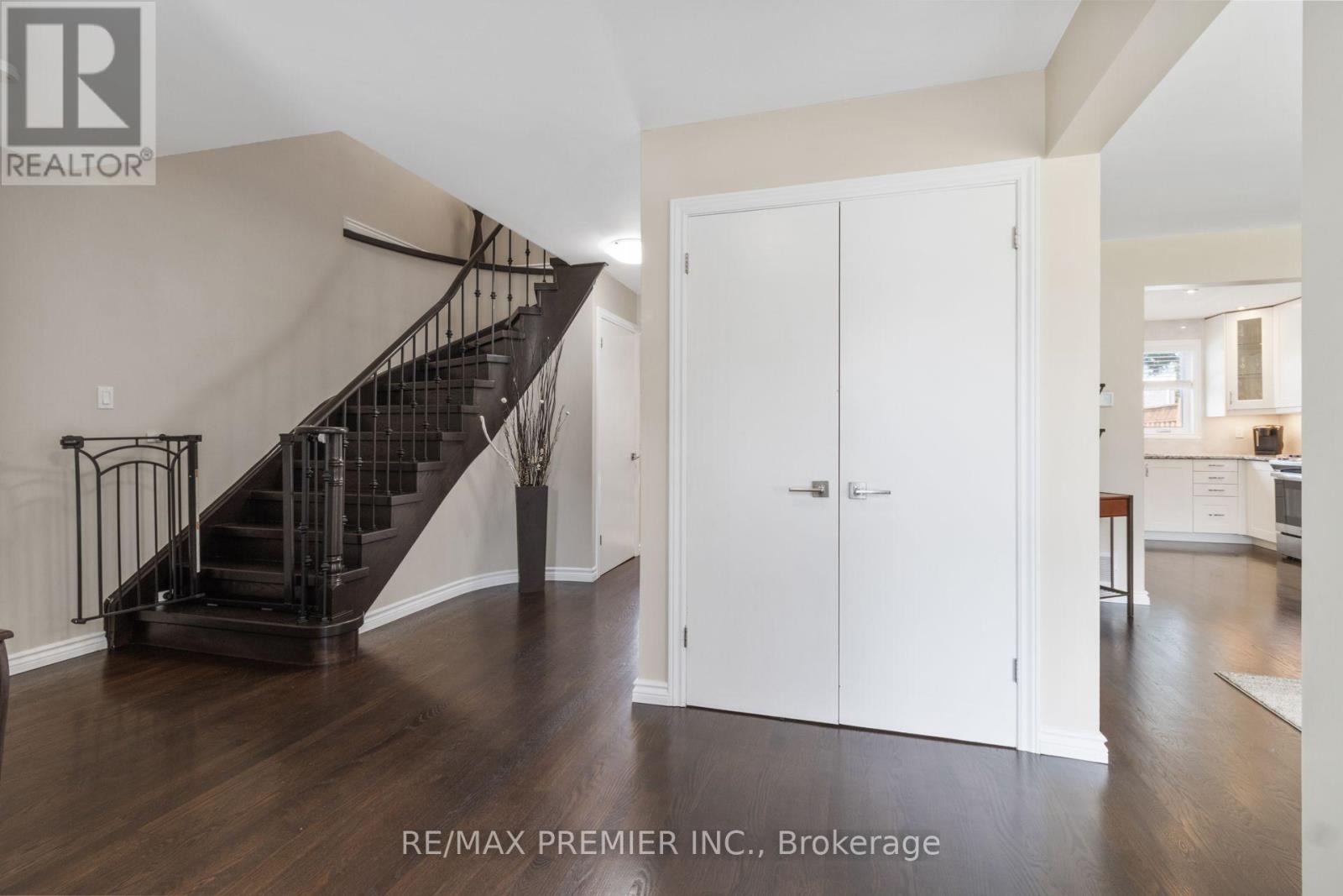 426 Maple Grove Avenue, Bradford West Gwillimbury, Ontario  L3Z 2V4 - Photo 4 - N13636968