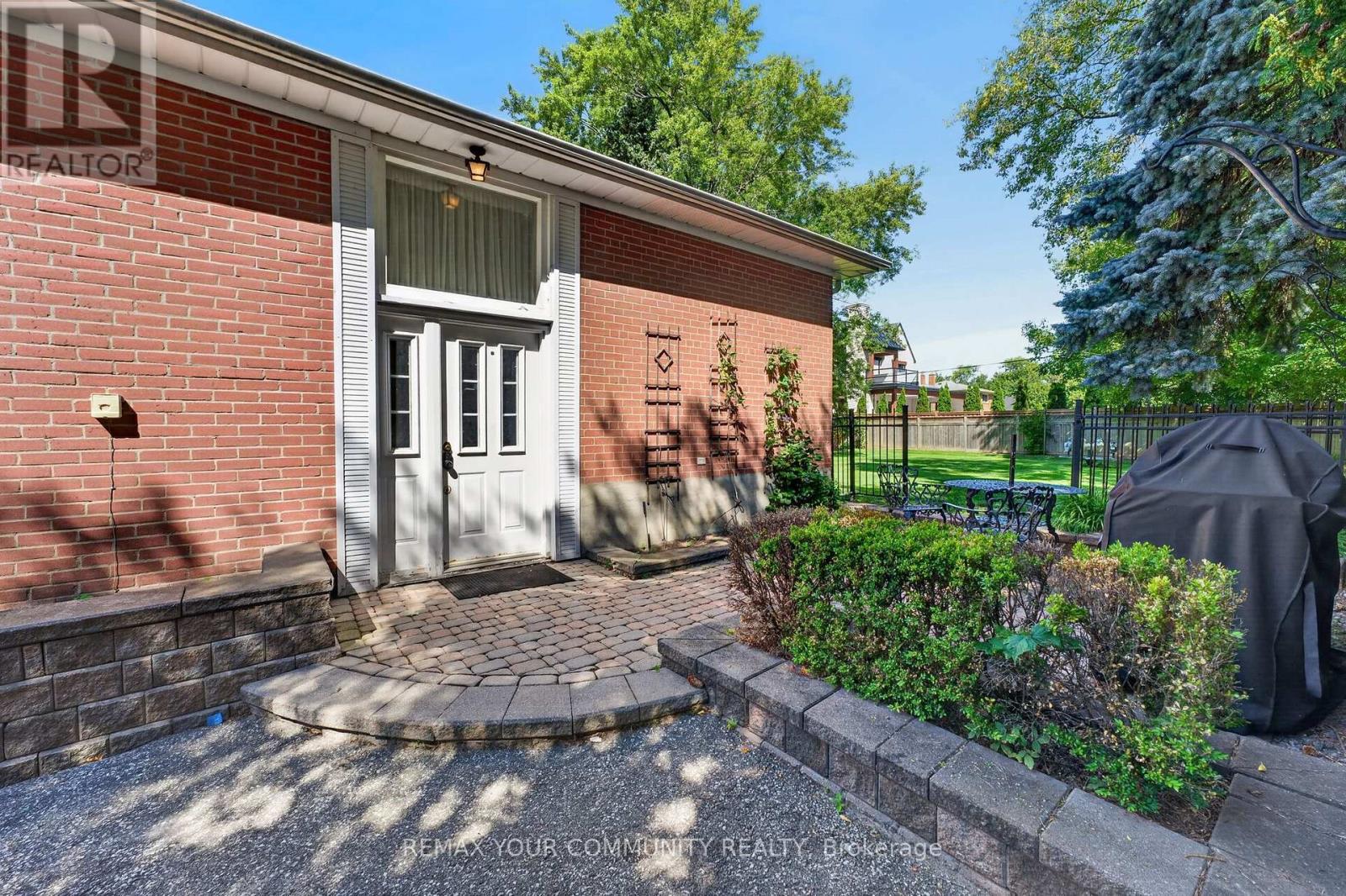154 Hollingsworth Drive, King, Ontario  L7B 1G8 - Photo 5 - N13636992