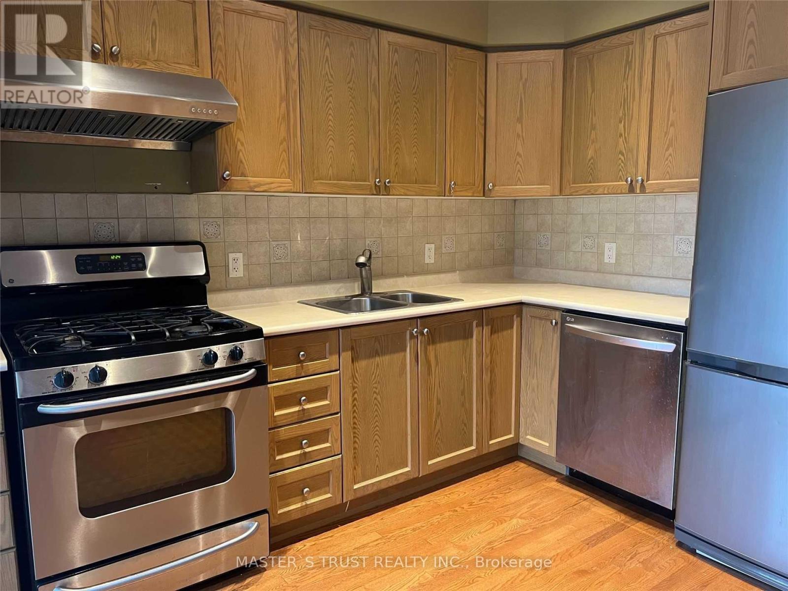 6 Dunkeld Way, Markham, Ontario L3T 4Y9 - Photo 8 - N13637012
