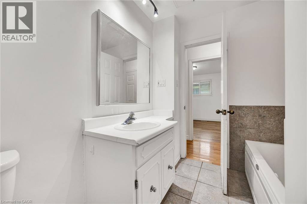 514 Fallingbrook Drive Unit# Upper, Waterloo, Ontario  N2L 4N3 - Photo 12 - 40853316