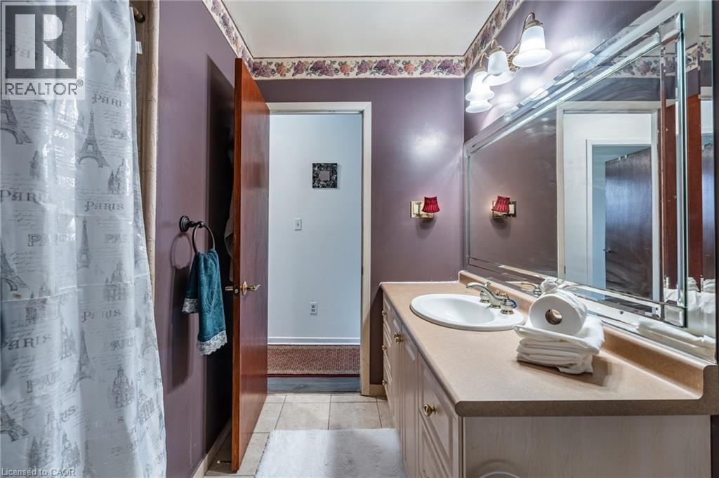 97 Guildwood Drive, Hamilton, Ontario  L9C 6S3 - Photo 26 - 40853313