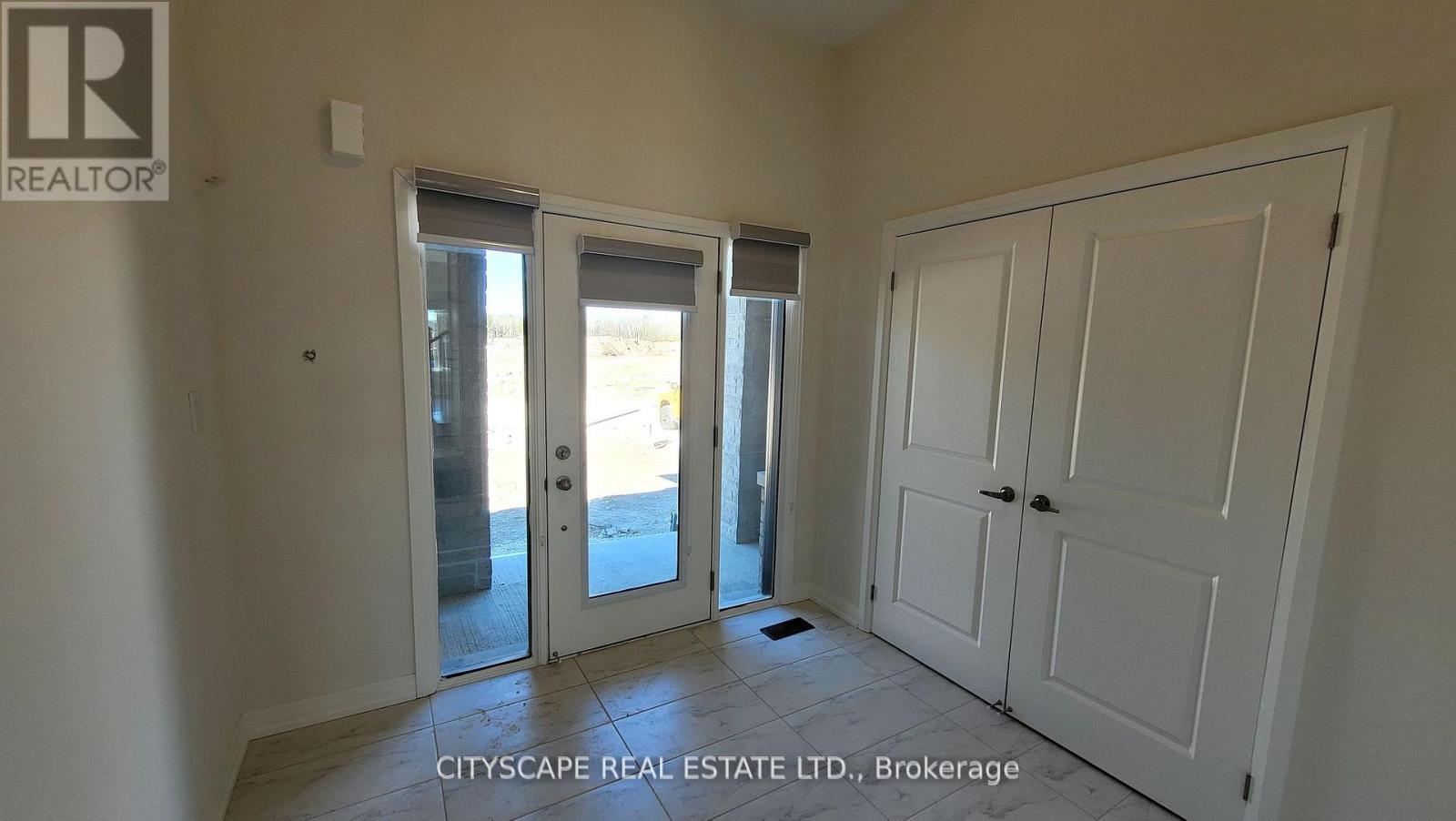 206 Rosanne Circle, Wasaga Beach, Ontario L9Z 0N3 - Photo 2 - S13637082