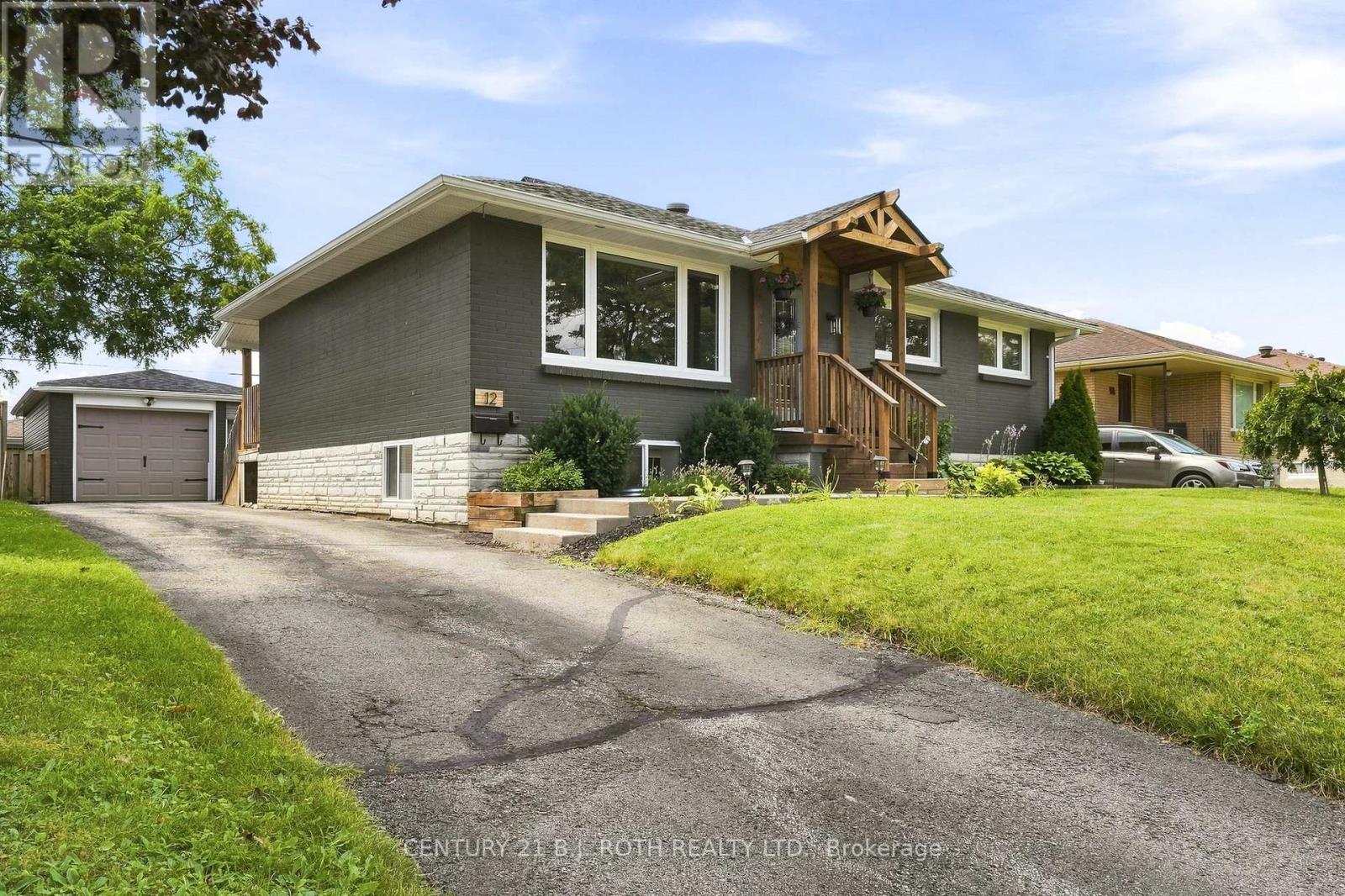 12 Bothwell Crescent, Barrie, Ontario L4M 2S6 - Photo 2 - S13637100