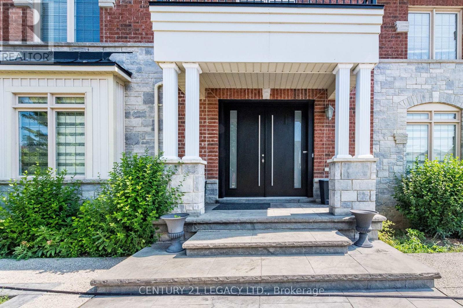11 Drummondville Drive, Brampton, Ontario  L6P 3M6 - Photo 5 - W13618940
