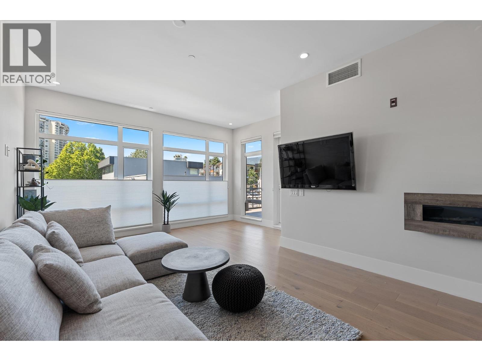 206 1591 Bowser Avenue, North Vancouver, British Columbia V7P 2Y4 - Photo 11 - R3145893
