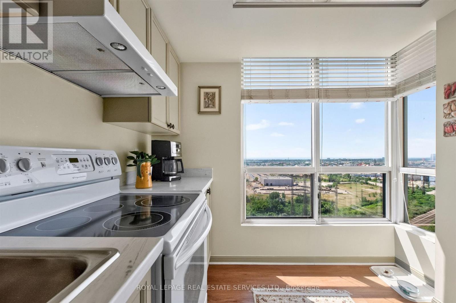 1711 - 101 Subway Crescent, Toronto, Ontario  M9B 6K4 - Photo 12 - W13637042