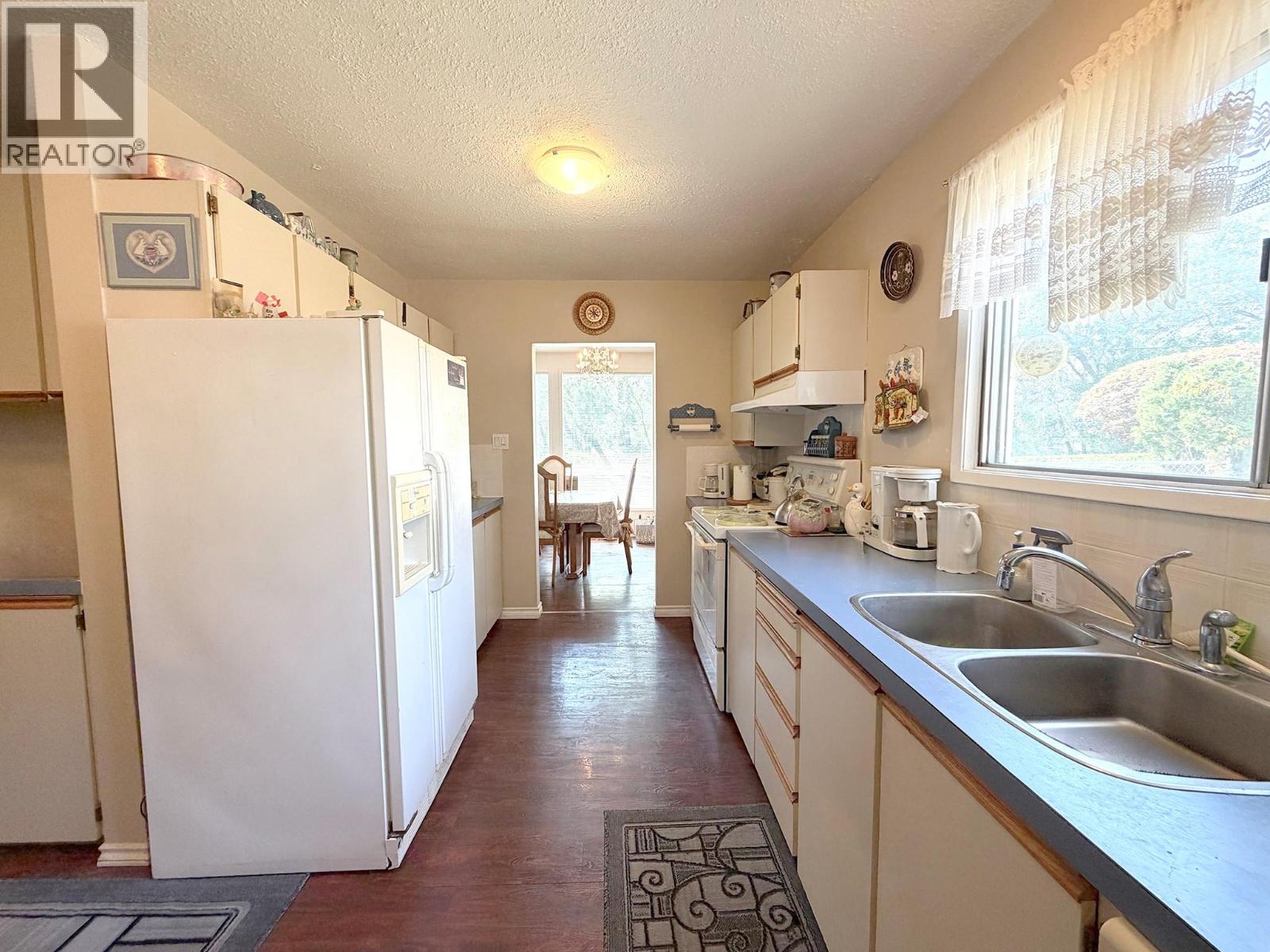 1252 Kenora Road, Kamloops, British Columbia  V2B 3X7 - Photo 12 - 10396210