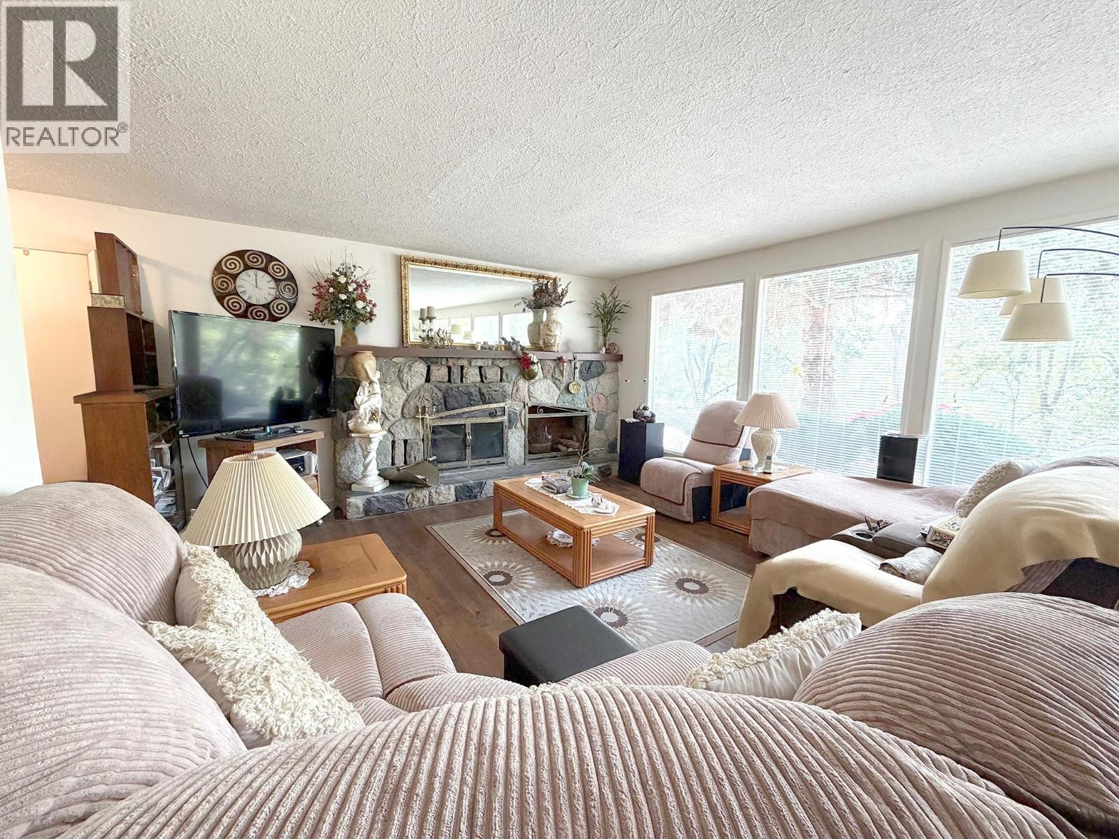 1252 Kenora Road, Kamloops, British Columbia  V2B 3X7 - Photo 6 - 10396210