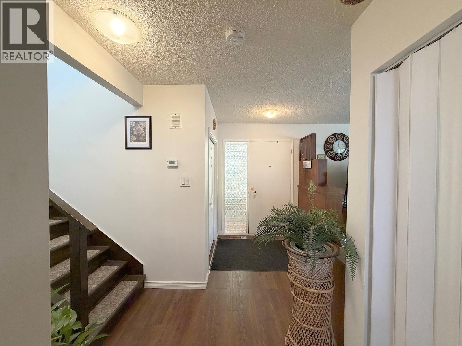 1252 Kenora Road, Kamloops, British Columbia  V2B 3X7 - Photo 5 - 10396210