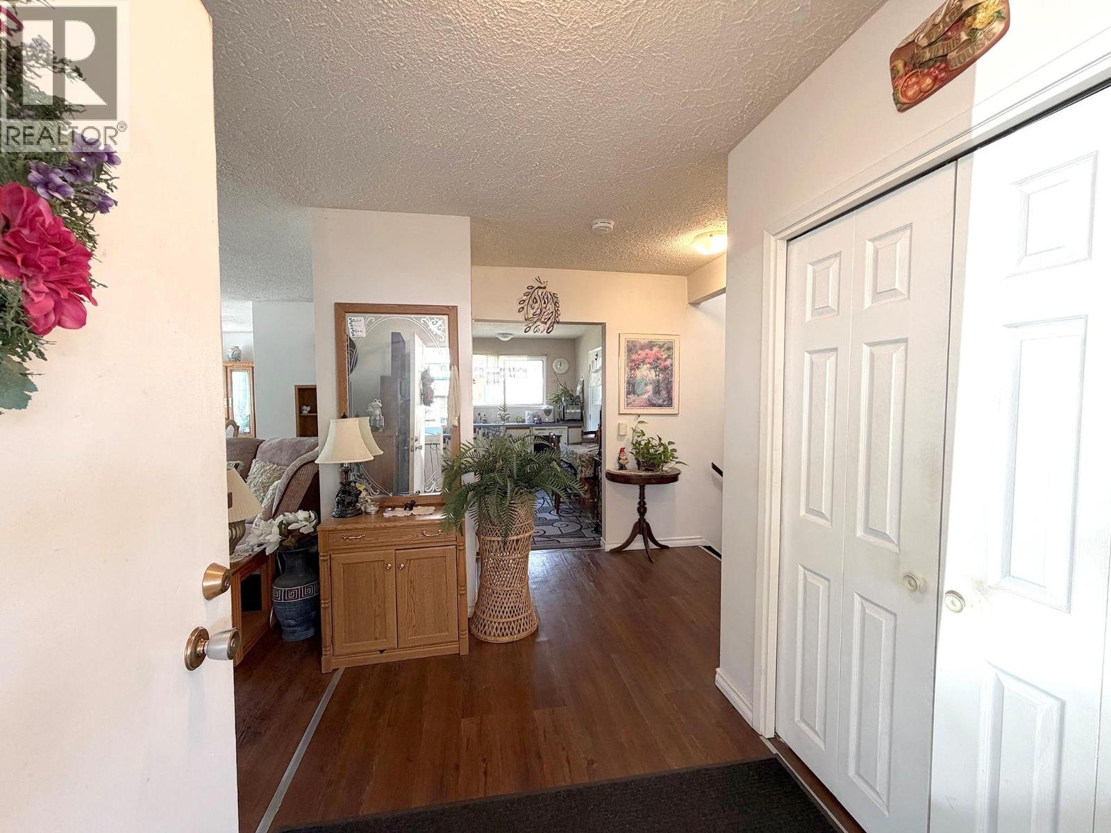 1252 Kenora Road, Kamloops, British Columbia  V2B 3X7 - Photo 4 - 10396210