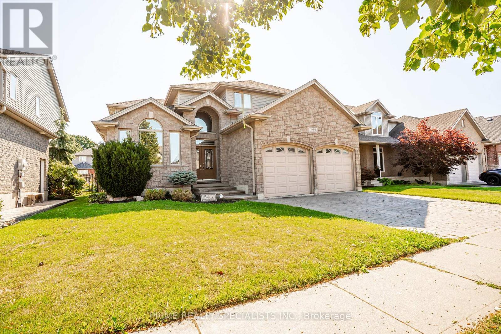 544 Lakeview Drive, Woodstock, Ontario  N4T 1W1 - Photo 3 - X13636972