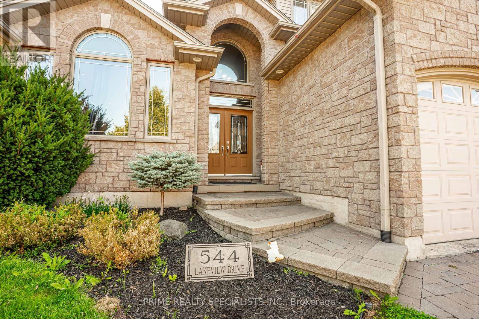 544 Lakeview Drive, Woodstock, Ontario  N4T 1W1 - Photo 4 - X13636972