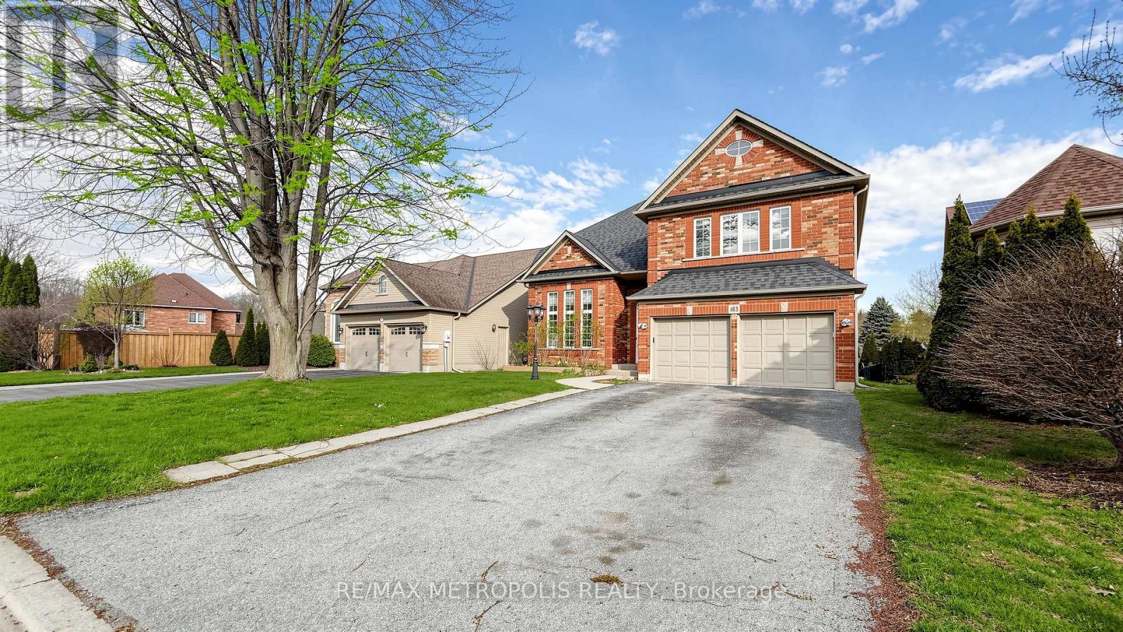 183 VALMONT COURT, Hamilton, Ontario