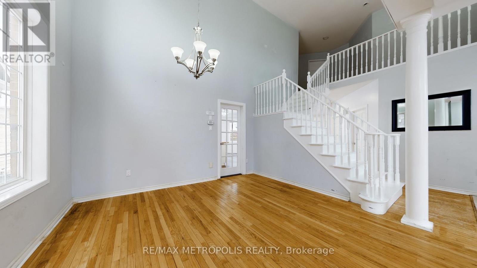 183 Valmont Court, Hamilton, Ontario  L9G 5A1 - Photo 9 - X13637070