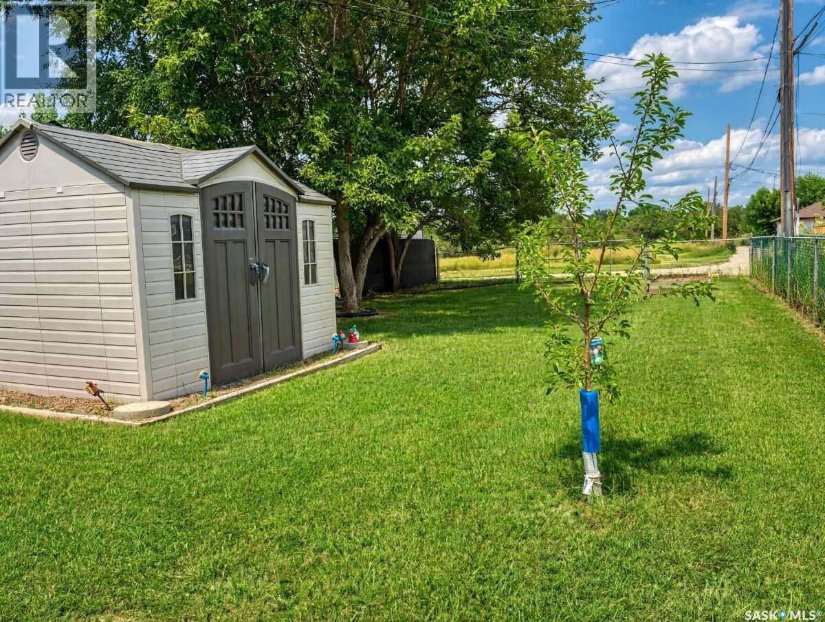 4324 3rd Avenue N, Regina, Saskatchewan  S4R 0X2 - Photo 2 - SK044515