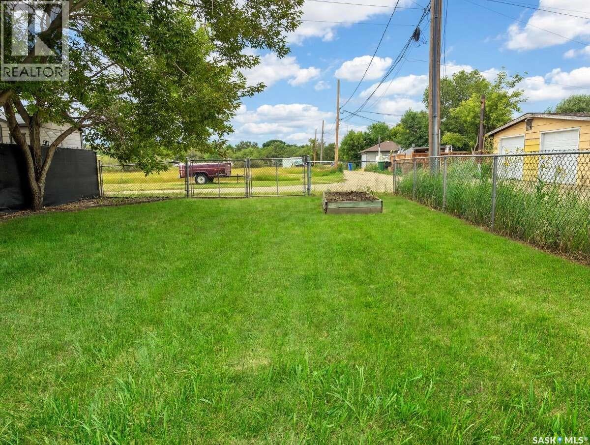 4324 3rd Avenue N, Regina, Saskatchewan  S4R 0X2 - Photo 3 - SK044515