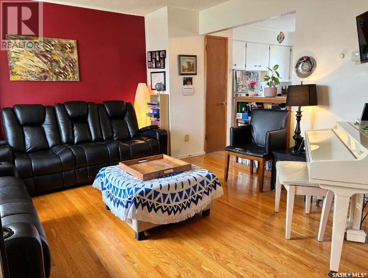 4324 3rd Avenue N, Regina, Saskatchewan  S4R 0X2 - Photo 8 - SK044515