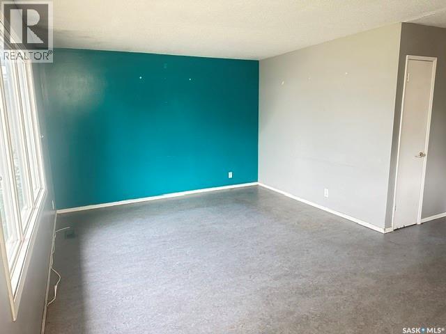 724 Eastview Avenue, Regina, Saskatchewan  S4N 0A2 - Photo 2 - SK044406